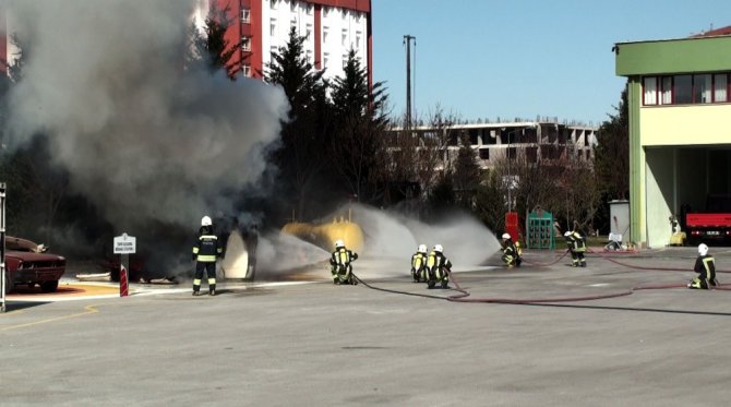 NEÜ İtfaiyecilik Bölümü eğitimlerine tatbikatlarla devam ediyor