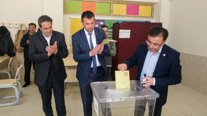 AK Parti Konya milletvekilleri halk oylamasında oylarını kullandı