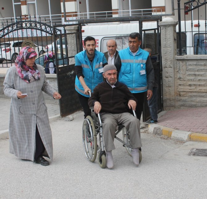 Konya’da sağlık ya da fiziki engeli olan vatandaşlara oy kullanma hizmeti