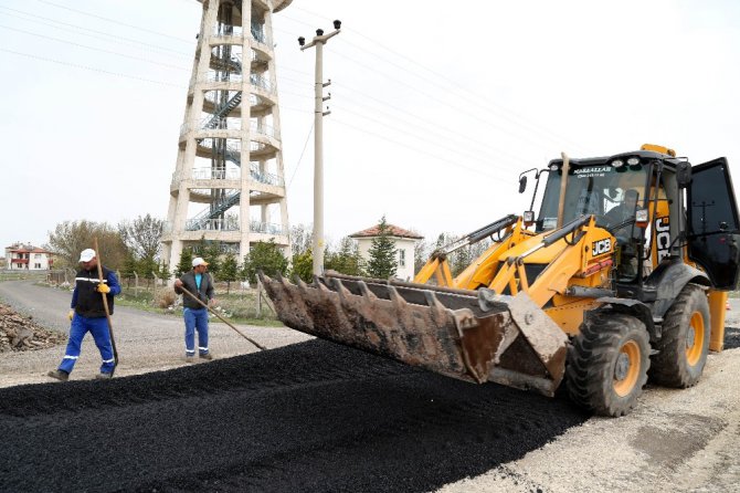 Aksaray’da sıcak asfalt çalışmaları sürüyor