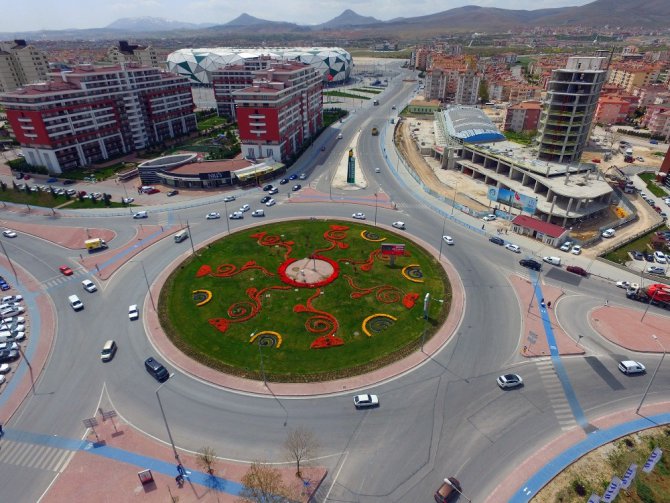 Milyonlarca lale Konya’yı süslüyor