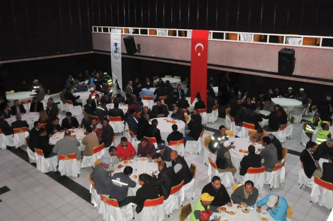 Başkan Akkaya’dan, belediye personeline herse ikramı