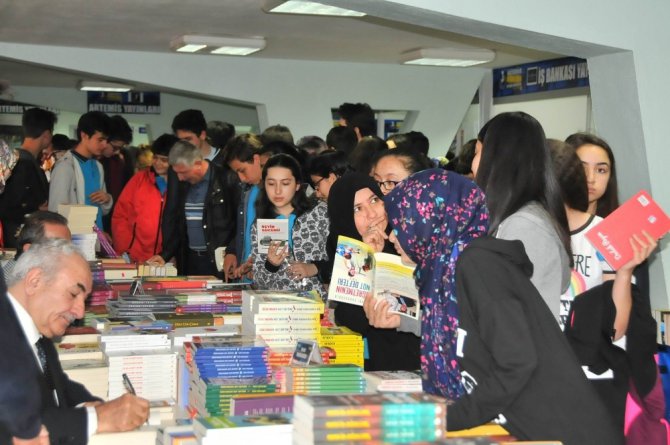 Akşehir 3. Kitap Fuarı açıldı