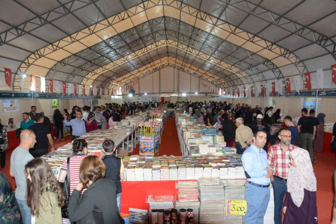 Aksaray Belediyesi Kitap Fuarı açıldı