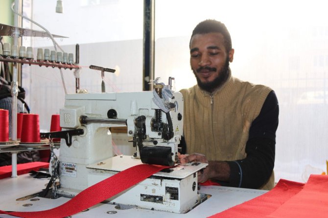 Ganalı ampute futbolcu geçimini tekstilden sağlıyor