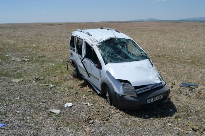 Kulu’da hafif ticari araç takla attı: 4 yaralı