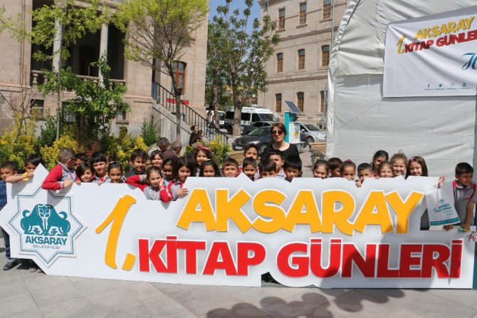 Aksaray’daki 1. Kitap Günlerine öğrencilerden yoğun ilgi