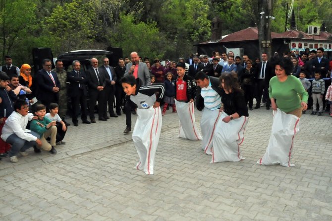 Akşehir Belediyesi geleneksel hıdrellez etkinliği yoğun ilgi gördü