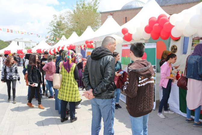 Uluslararası öğrenciler ülkelerini Konya’da tanıtıyor