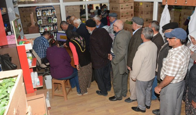 Aksaray’da çiftçilere 700 bin adet sebze fidesi dağıtıldı