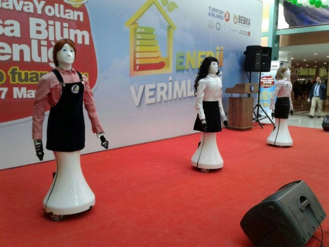 Robot Hostes Ada Bursa Bilim Şenliğinde yoğun ilgiyle karşılandı