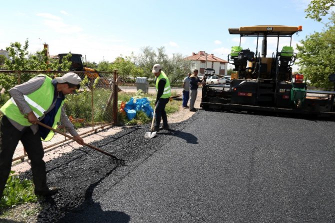 Aksaray Belediyesi sıcak asfalt çalışmasını sürdürüyor