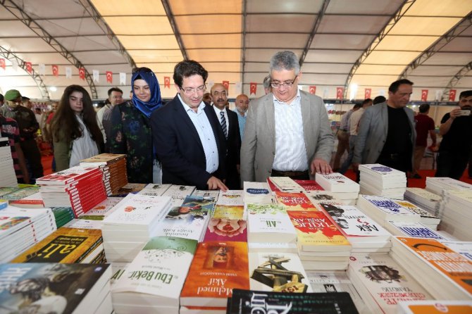 Aksaray’da Kitap Günleri Fuarını 182 bin 526 kişi ziyaret etti