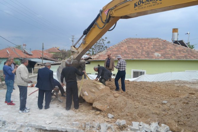 2 bin 700 yıllık olduğu söylenen stel sahte çıktı