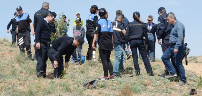 Özel gençler polis ormanında fidan dikti