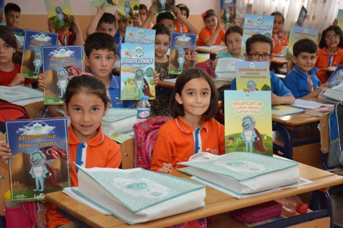 Öğrencilerden başkan Yazgı’ya tebrik kartlı kutlama