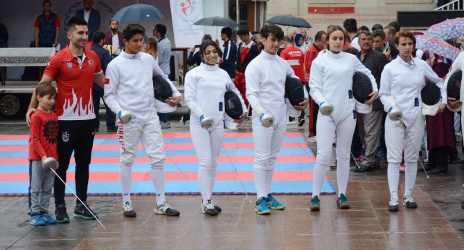 Aksaray’da yağmurlu 19 Mayıs coşkusu