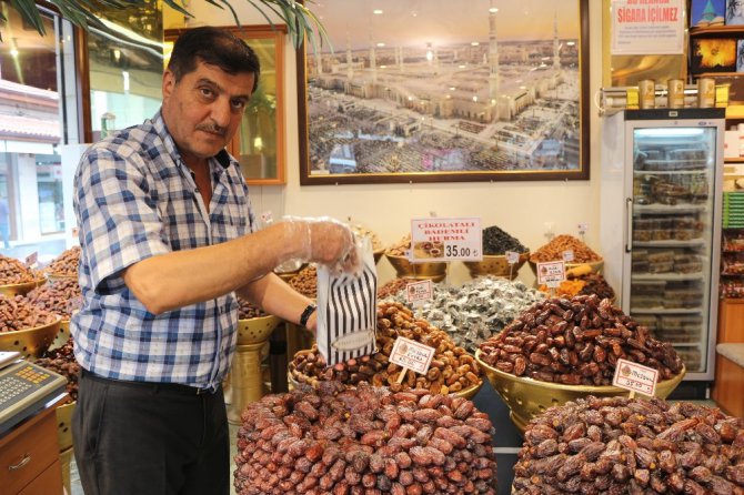 Ramazan sofralarının vazgeçilmezleri tezgahları süslüyor