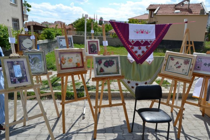 Kulu HEM ve Akşam Sanat Okulu yılsonu sergisi törenle açıldı