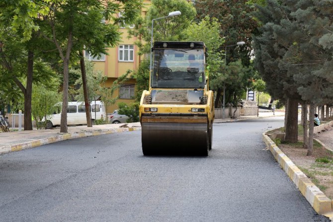 Aksaray’da sıcak asfalt çalışmaları aralıksız devam ediyor