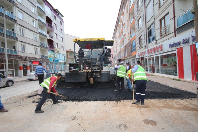 Beyşehir’in ana caddeleri asfaltlanıyor