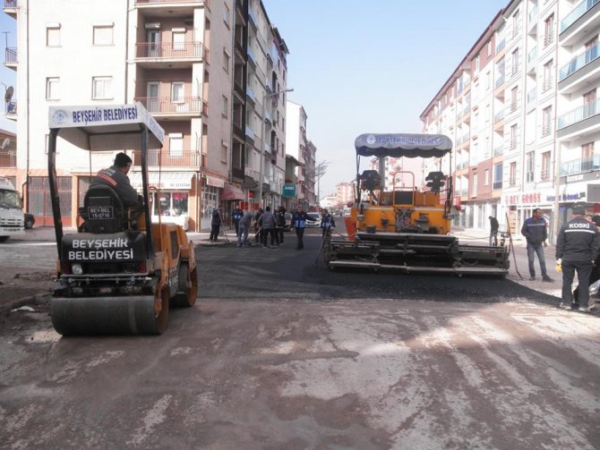 Beyşehir’in ana caddeleri asfaltlanıyor