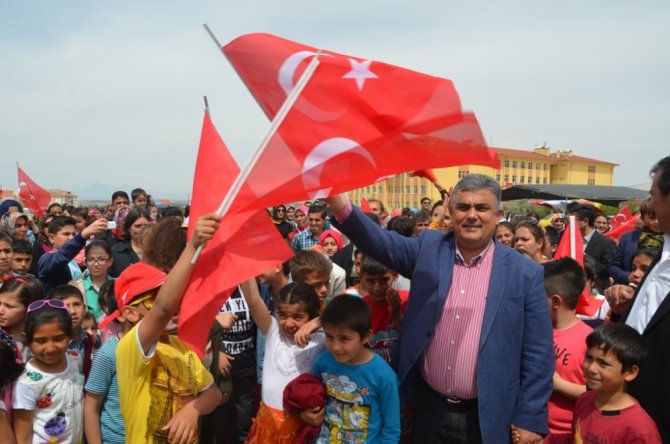 Başkan Özgüven, eğitime desteklerini sürdürüyor