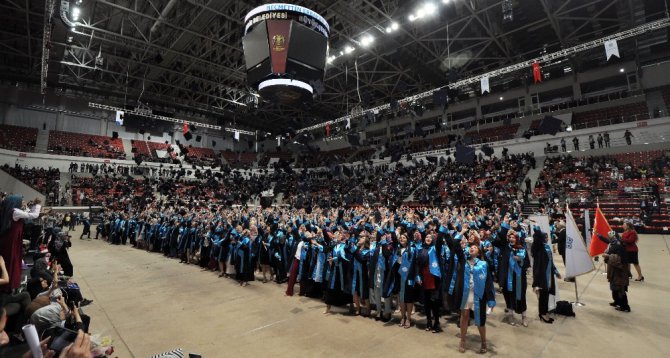 NEÜ Ahmet Keleşoğlu Eğitim Fakültesi öğrencileri mezun oldu