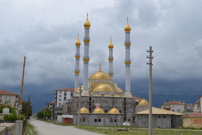 Kulu’da yapımı süren Yeşil Cami kısmen ibadete açıldı