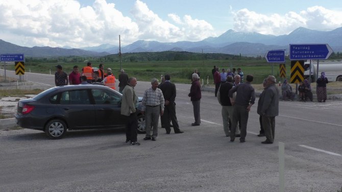 Kavşakta otomobille çarpışan cip takla attı: 1 ölü, 2 yaralı