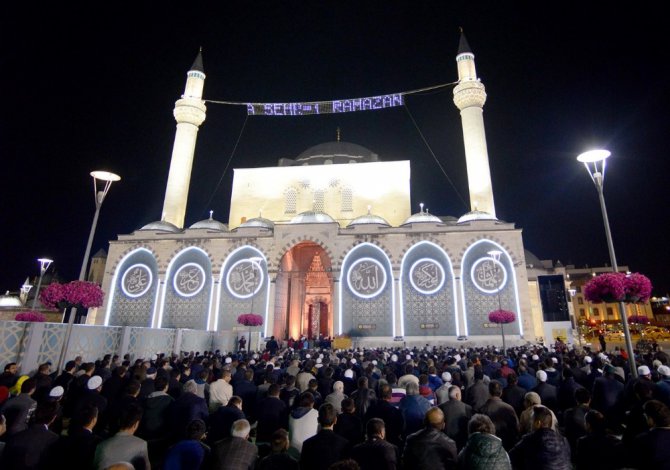 Konya’da Ramazan coşkusu ilk teravihle başladı