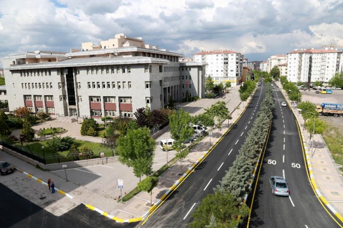 Ebulfeyz Elçibey Caddesine sıcak asfalt serildi