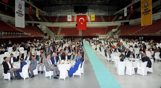 Başkan Akyürek, muhtarlarla iftarda buluştu