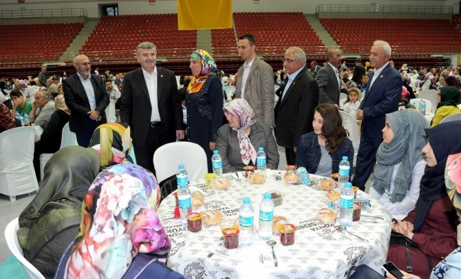 Başkan Akyürek, muhtarlarla iftarda buluştu