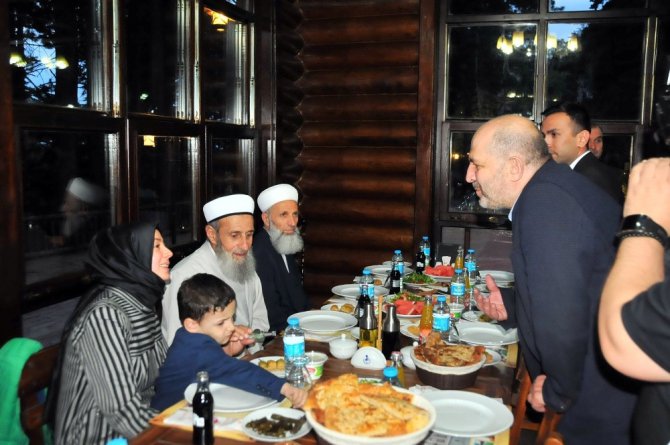 Akşehir’de şehit ve gazi ailelerine iftar yemeği