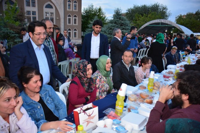 Aksaray’da 2 bin 500 kişi iftar sofrasında buluştu