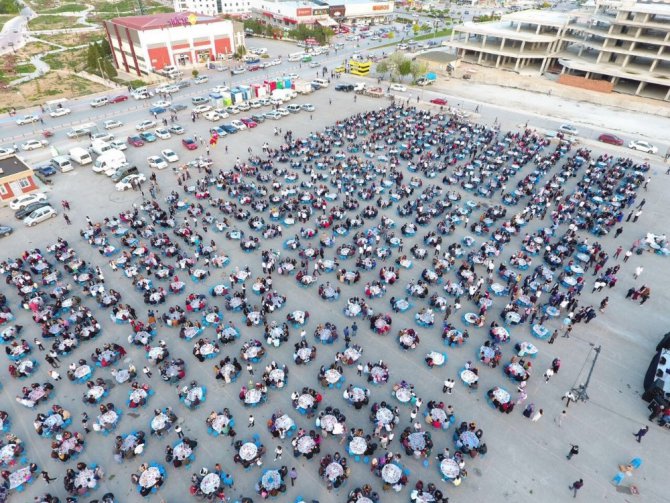 AK Parti İl Gençlik Kollarından iftar yemeği