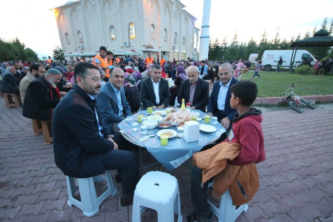 Beyşehir Belediyesinden mahalle sakinlerine iftar yemeği