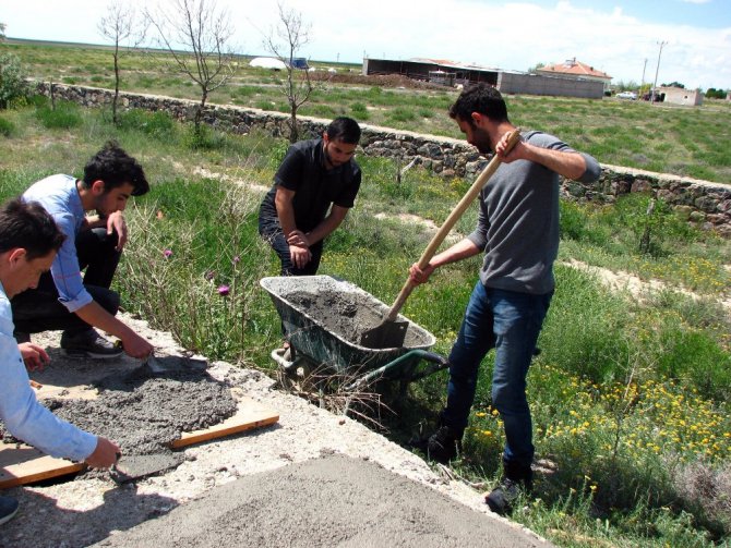 Üniversite öğrencileri yayla okulunu onardı