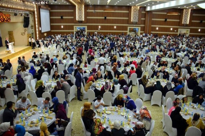 AK Parti Konya ailesi, İl Danışma Meclisi ve iftar programında bir araya geldi