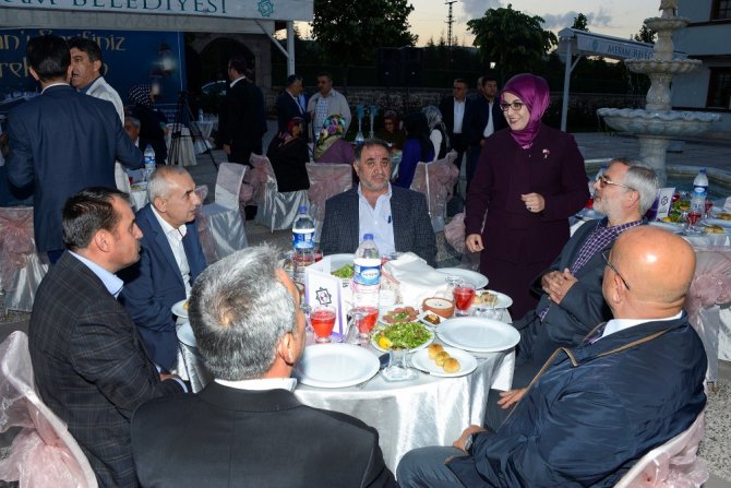 Başkan Toru’dan meclis üyeleri ve teşkilat mensuplarına iftar