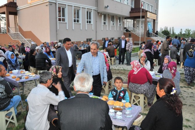 Akşehir Belediyesi’nin mahalle iftarları devam ediyor