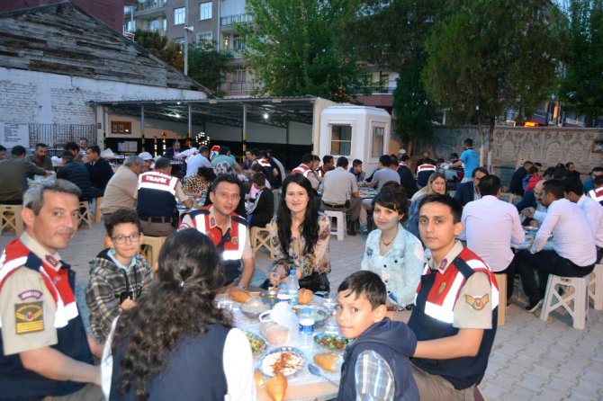 Kulu’da şehit aileleri ve gaziler onura iftar yemeği verildi