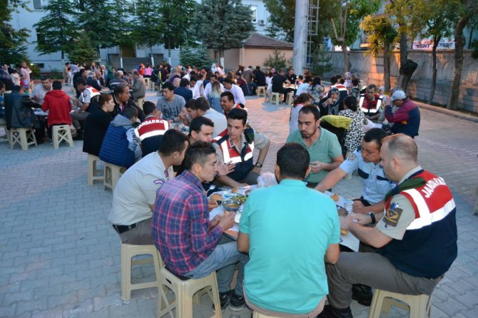 Kulu’da şehit aileleri ve gaziler onura iftar yemeği verildi