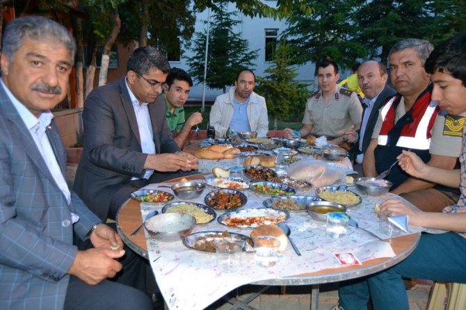 Kulu’da şehit aileleri ve gaziler onura iftar yemeği verildi