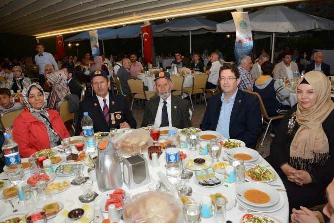 Aksaray Belediyesinden şehit aileleri ve gazilere iftar programı