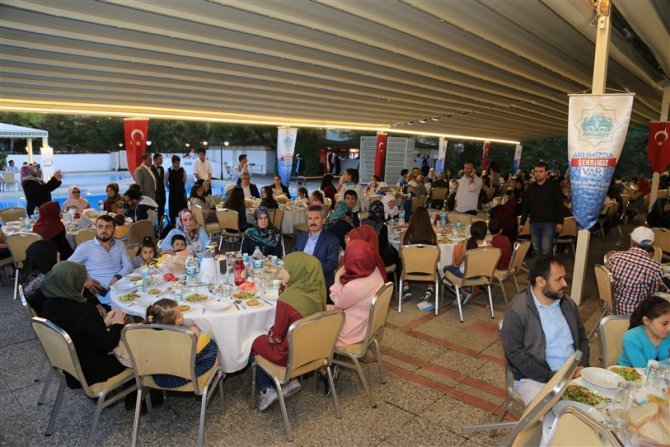 Aksaray’da yetim çocuklar iftarda buluştu