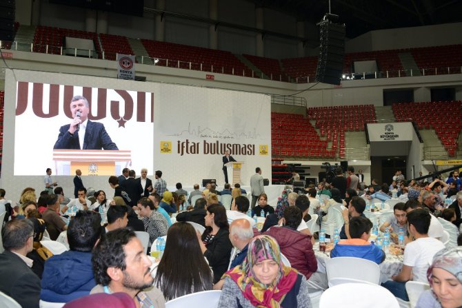 Berber ve kuaför esnafı Büyükşehir’in iftarında buluştu