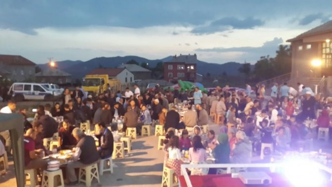 Seydişehir Belediyesi’nden Dikilataş Mahallesi’nde iftar sofrası