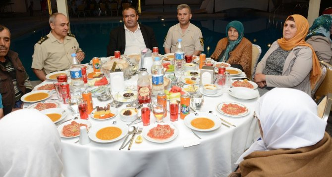 Jandarma şehit aileleri ve gazilere iftarda buluştu